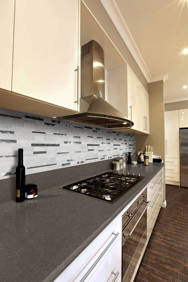 Moderno Blanco Glass & Metal Tile  