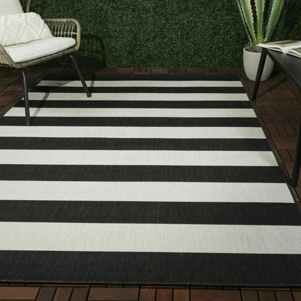 Calabasas Black 5' x 7' Rectangle Indoor Rugs 